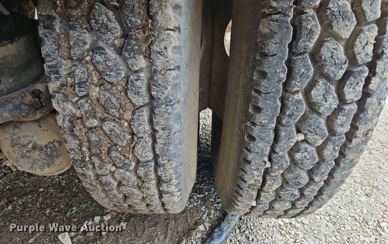 image for item EI8229 1986 Kenworth T600 water truck