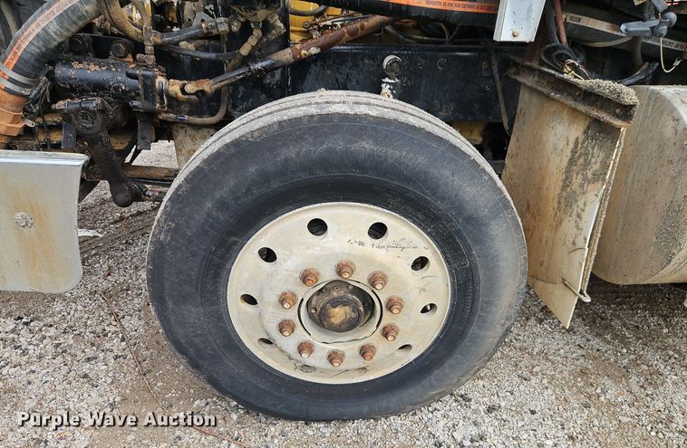 image for item EI8229 1986 Kenworth T600 water truck