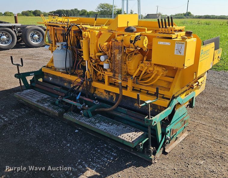 image for item EI8239 2004 Puckett 560 paver