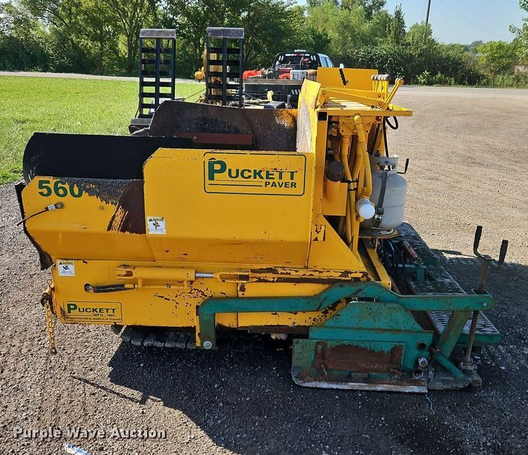 image for item EI8239 2004 Puckett 560 paver