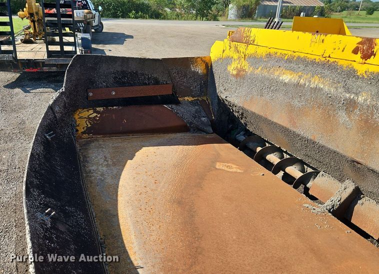 image for item EI8239 2004 Puckett 560 paver