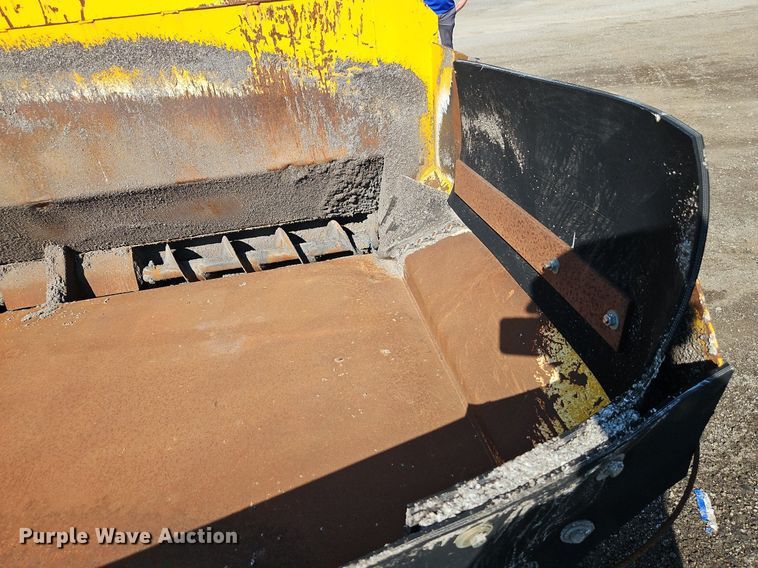 image for item EI8239 2004 Puckett 560 paver