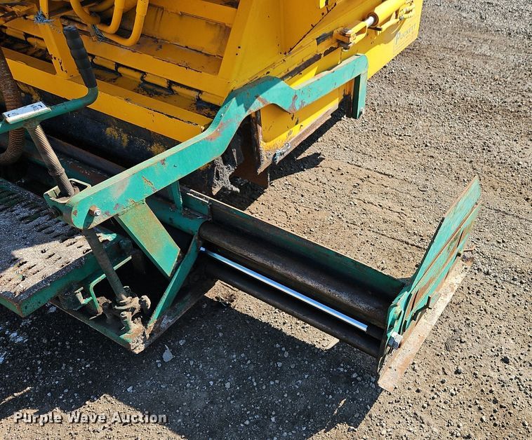 image for item EI8239 2004 Puckett 560 paver