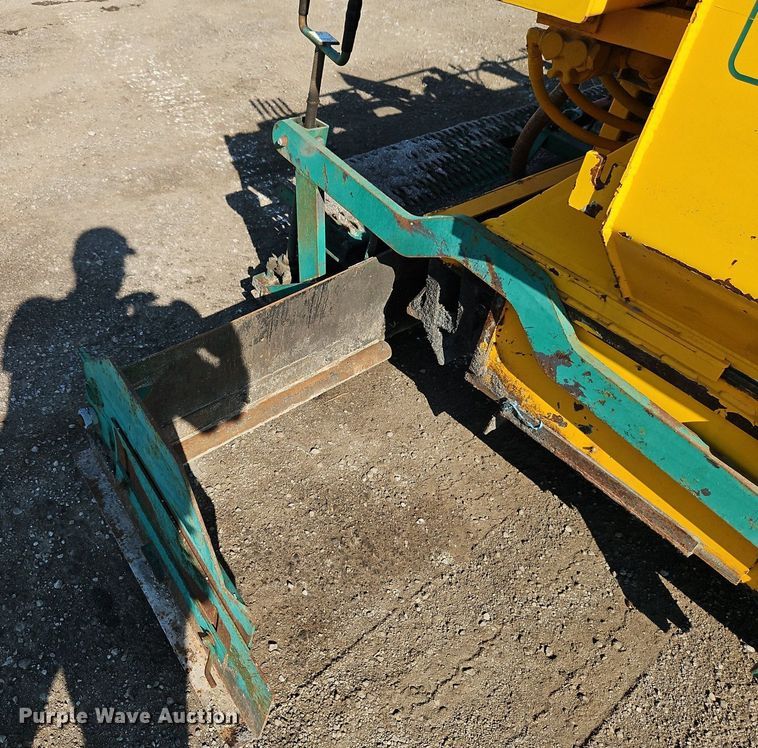 image for item EI8239 2004 Puckett 560 paver