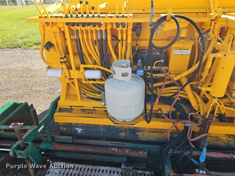 image for item EI8239 2004 Puckett 560 paver