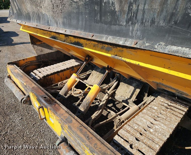 image for item EI8239 2004 Puckett 560 paver