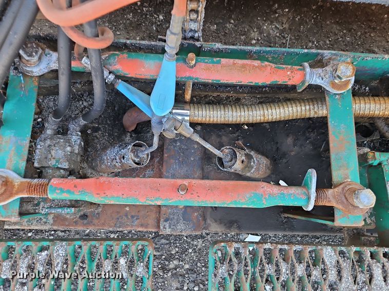 image for item EI8239 2004 Puckett 560 paver