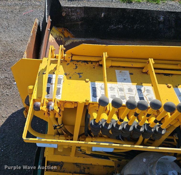 image for item EI8239 2004 Puckett 560 paver