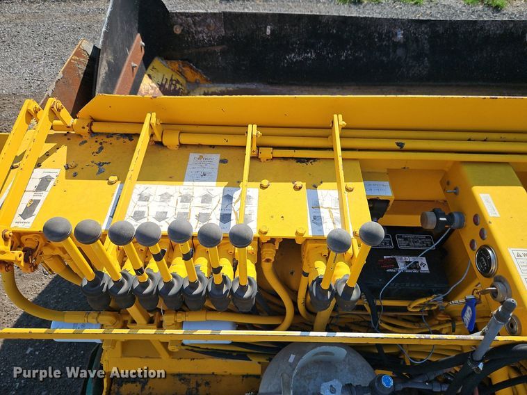 image for item EI8239 2004 Puckett 560 paver