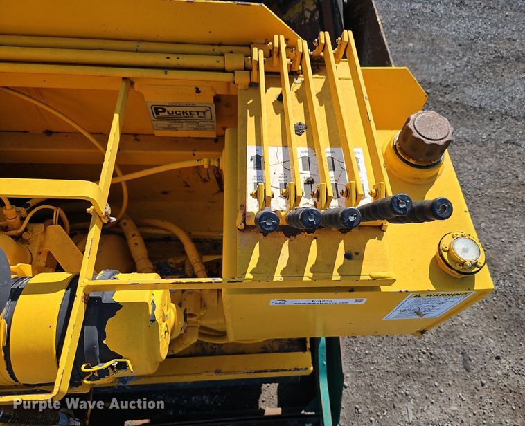 image for item EI8239 2004 Puckett 560 paver