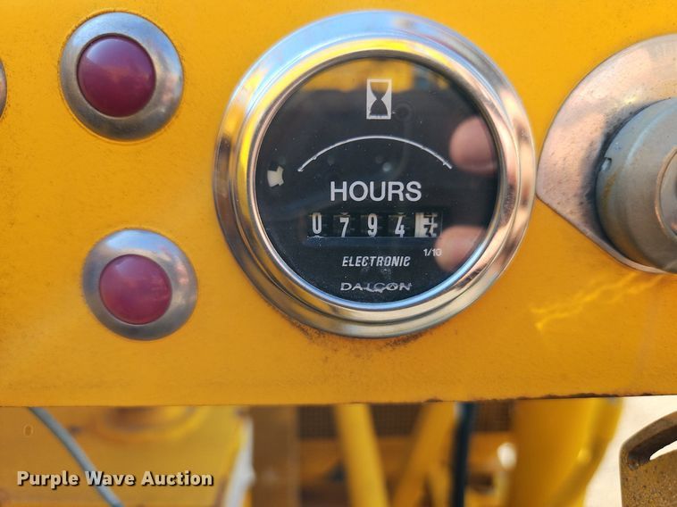 image for item EI8239 2004 Puckett 560 paver