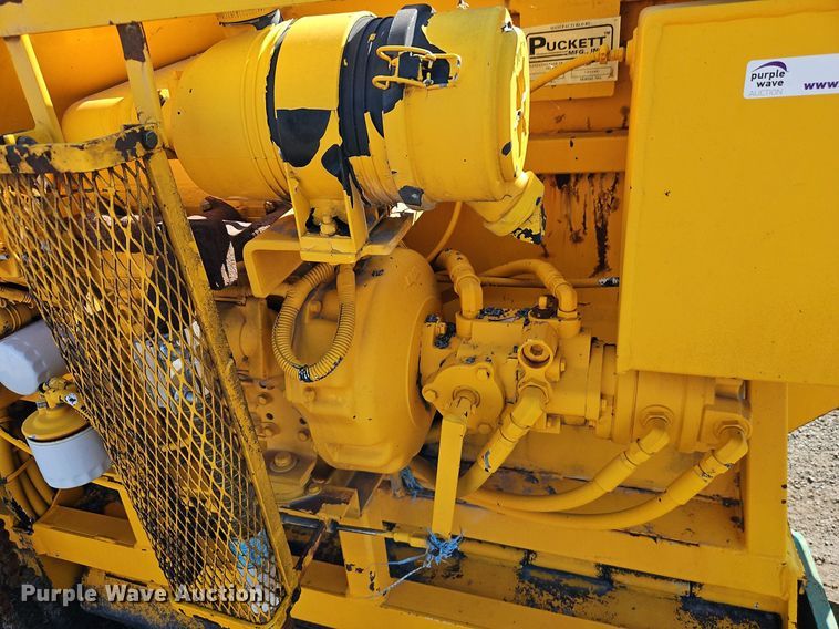 image for item EI8239 2004 Puckett 560 paver