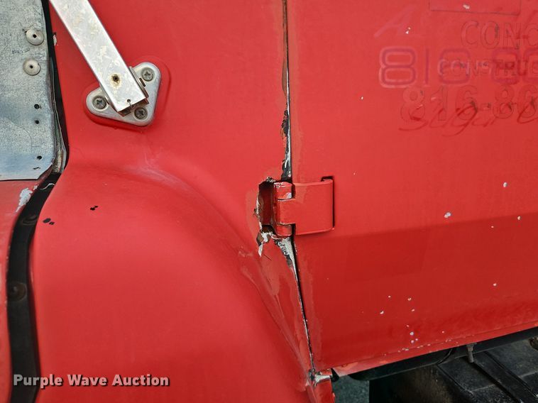 image for item EI8247 1992 Ford L9000 dump truck