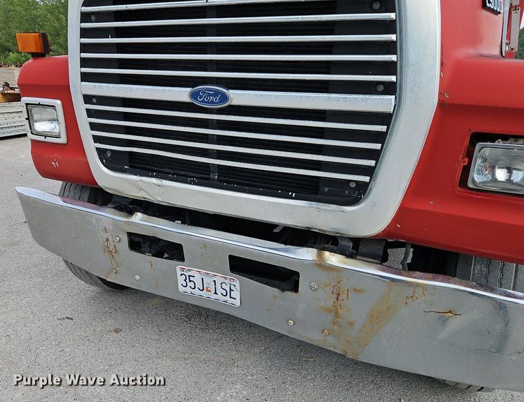 image for item EI8247 1992 Ford L9000 dump truck