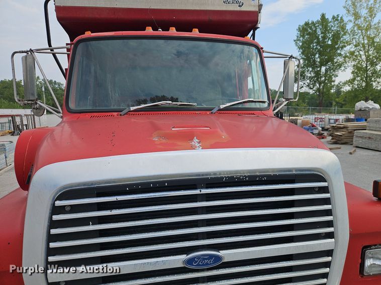 image for item EI8247 1992 Ford L9000 dump truck