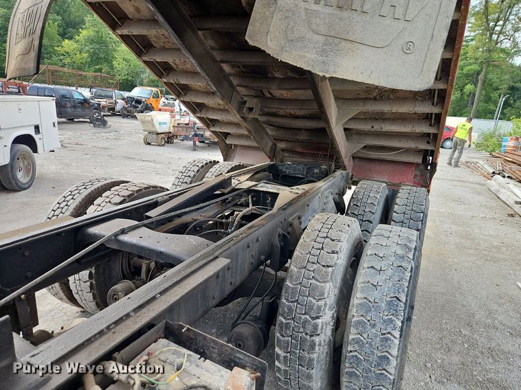 image for item EI8247 1992 Ford L9000 dump truck