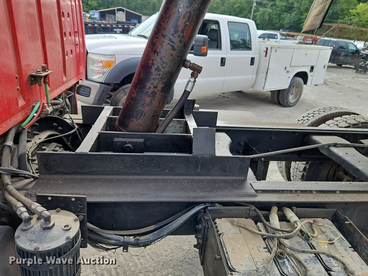 image for item EI8247 1992 Ford L9000 dump truck