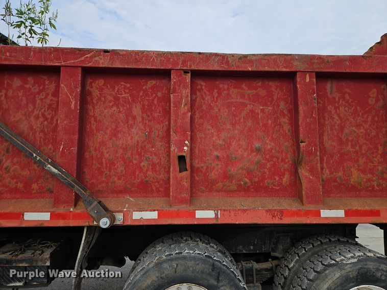 image for item EI8247 1992 Ford L9000 dump truck