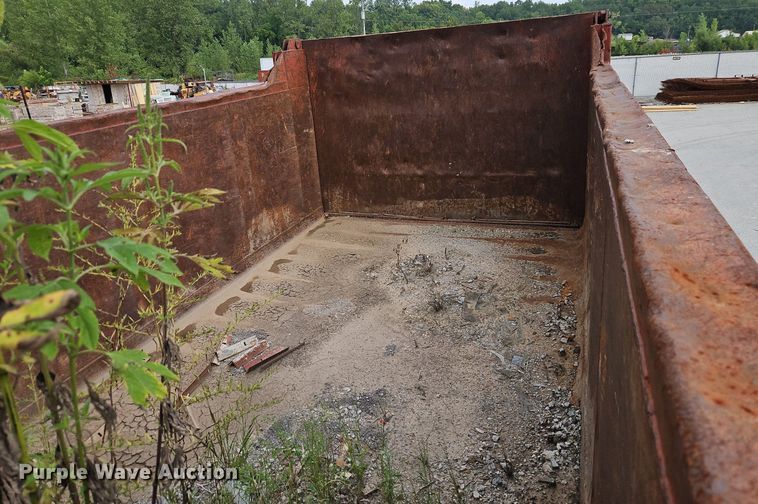 image for item EI8247 1992 Ford L9000 dump truck