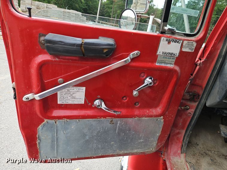 image for item EI8247 1992 Ford L9000 dump truck