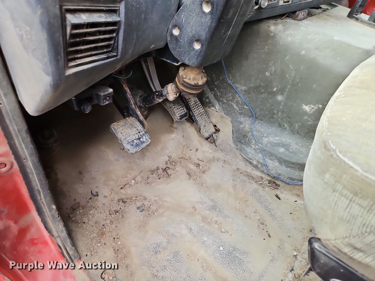 image for item EI8247 1992 Ford L9000 dump truck