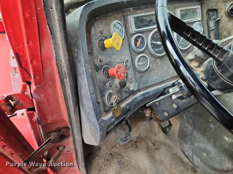 image for item EI8247 1992 Ford L9000 dump truck