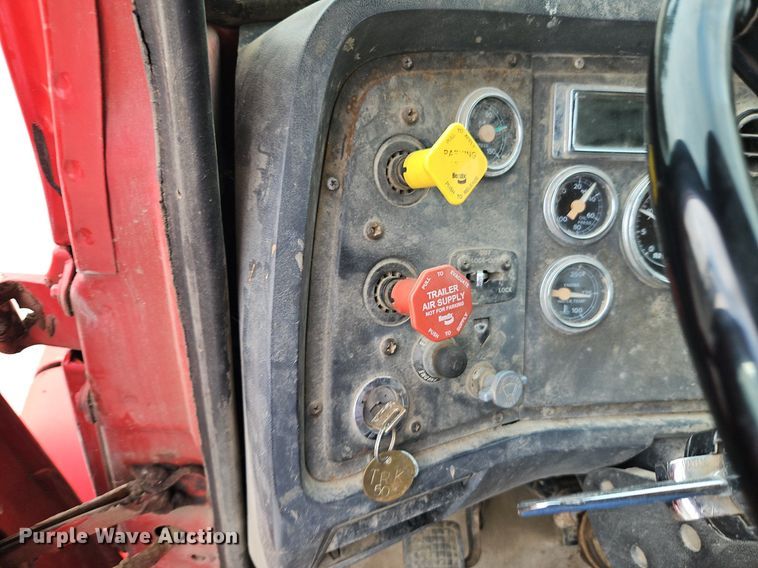 image for item EI8247 1992 Ford L9000 dump truck