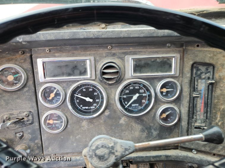 image for item EI8247 1992 Ford L9000 dump truck