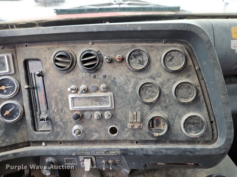 image for item EI8247 1992 Ford L9000 dump truck