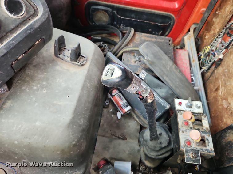 image for item EI8247 1992 Ford L9000 dump truck