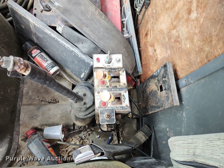 image for item EI8247 1992 Ford L9000 dump truck