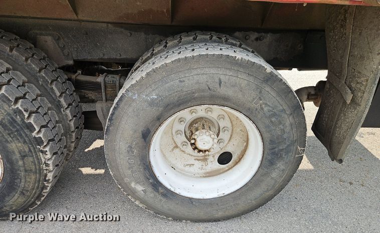 image for item EI8247 1992 Ford L9000 dump truck