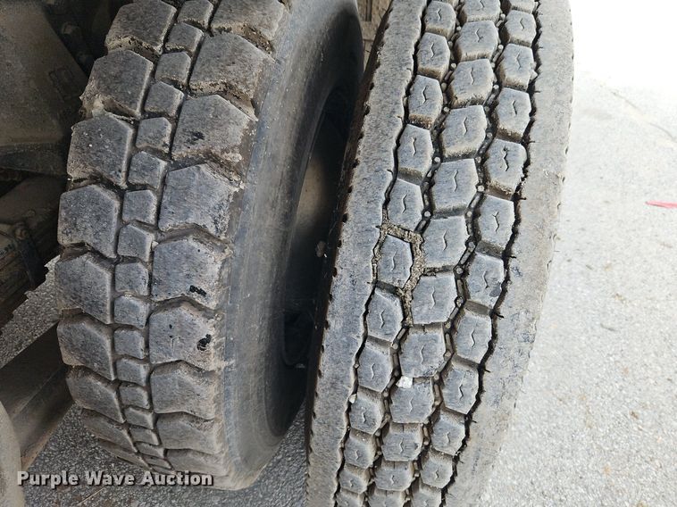 image for item EI8247 1992 Ford L9000 dump truck