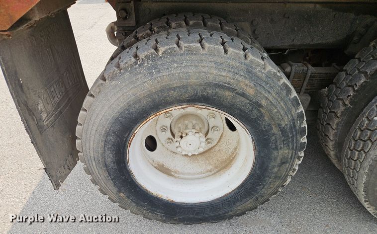 image for item EI8247 1992 Ford L9000 dump truck