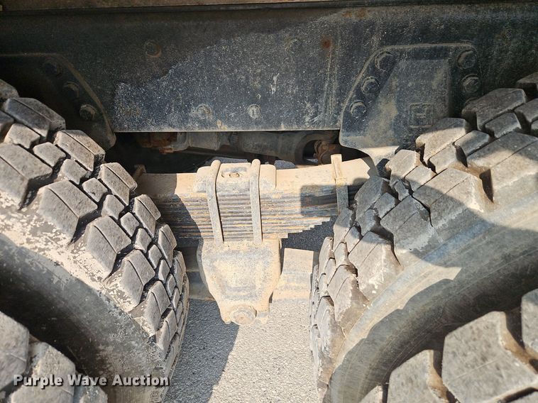 image for item EI8247 1992 Ford L9000 dump truck