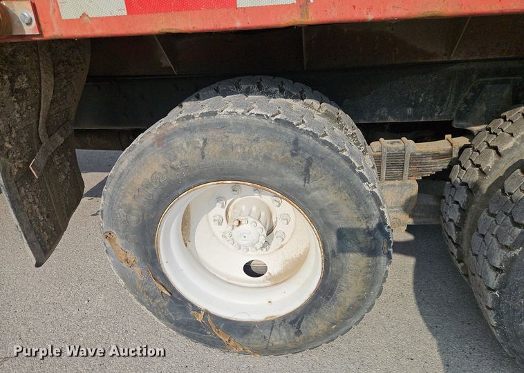 image for item EI8247 1992 Ford L9000 dump truck