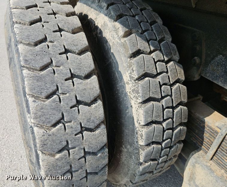 image for item EI8247 1992 Ford L9000 dump truck