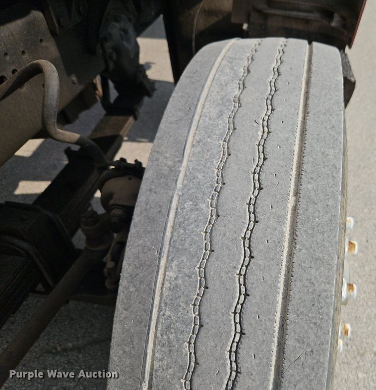 image for item EI8247 1992 Ford L9000 dump truck