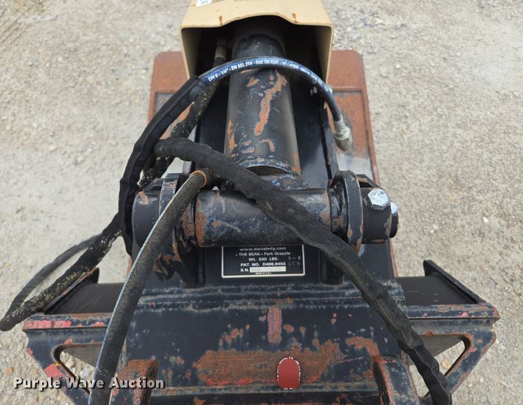 image for item EI8249 Daniel excavator grapple  