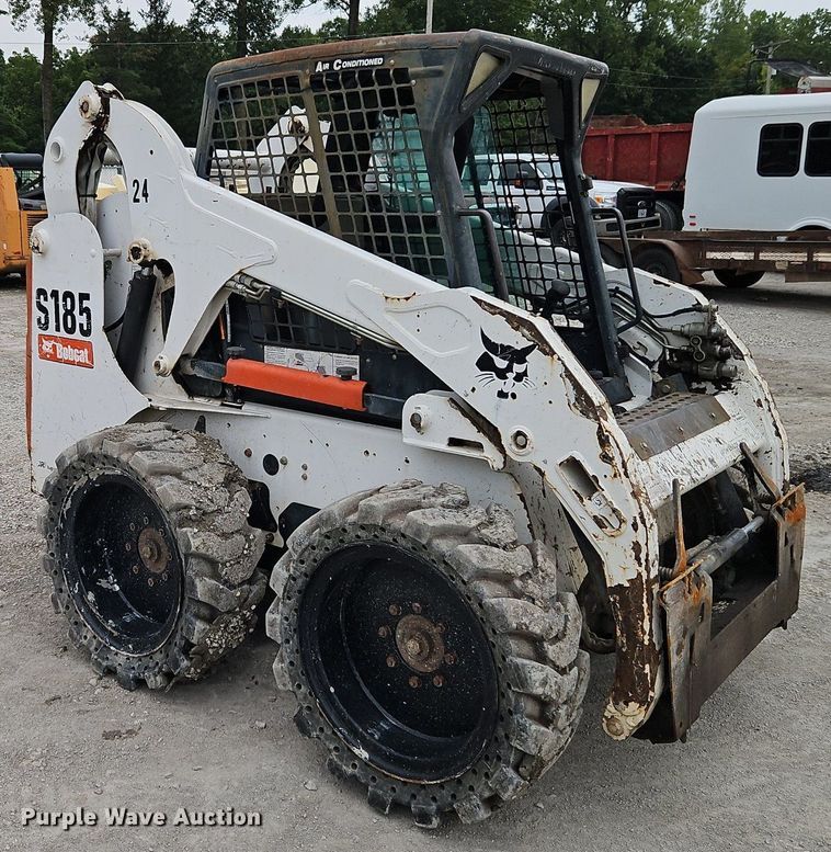 image for item EI8250 2006 Bobcat S185 skid steer loader