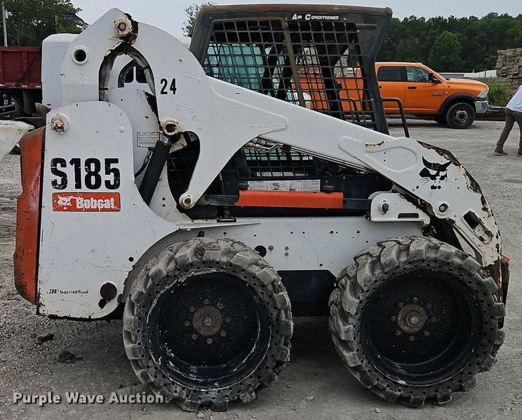 image for item EI8250 2006 Bobcat S185 skid steer loader
