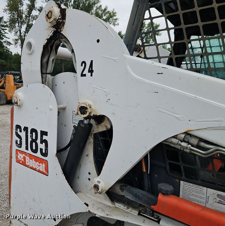 image for item EI8250 2006 Bobcat S185 skid steer loader