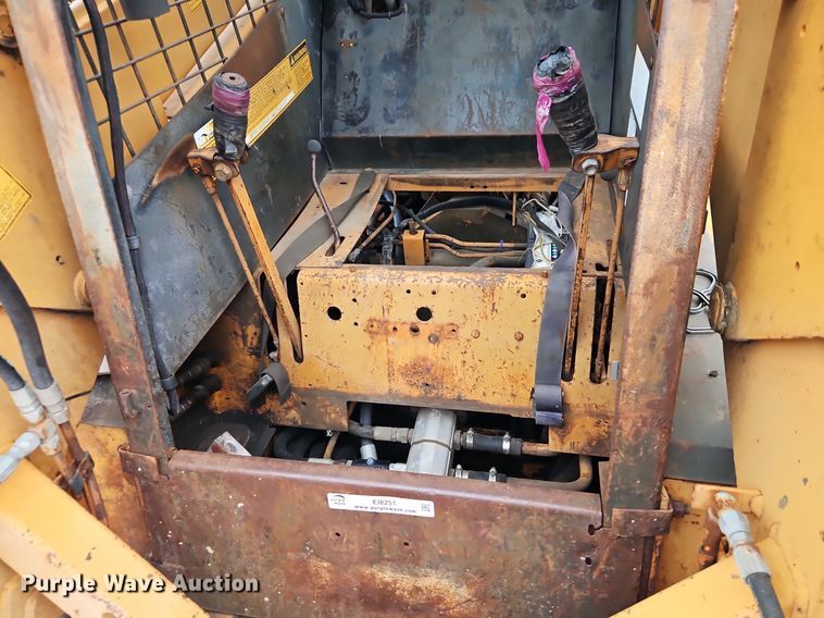 image for item EI8251 1983 Case 1845B skid steer loader