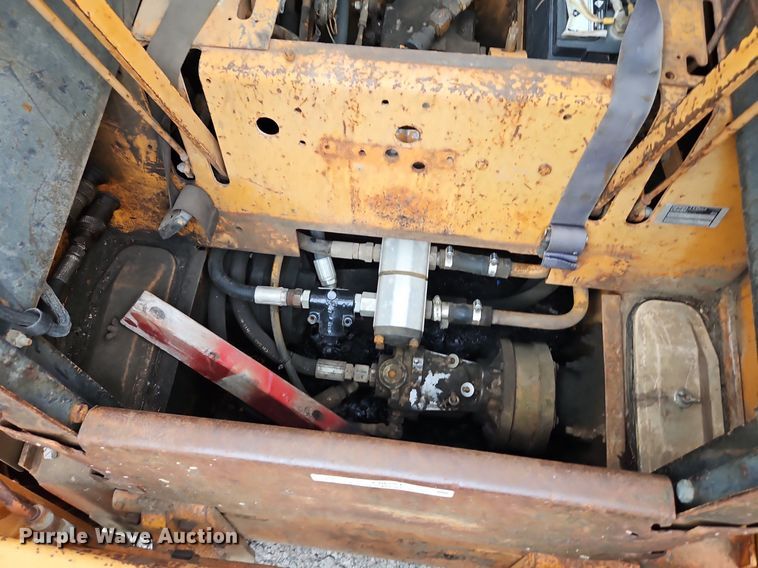 image for item EI8251 1983 Case 1845B skid steer loader