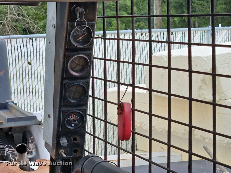 image for item EI8251 1983 Case 1845B skid steer loader