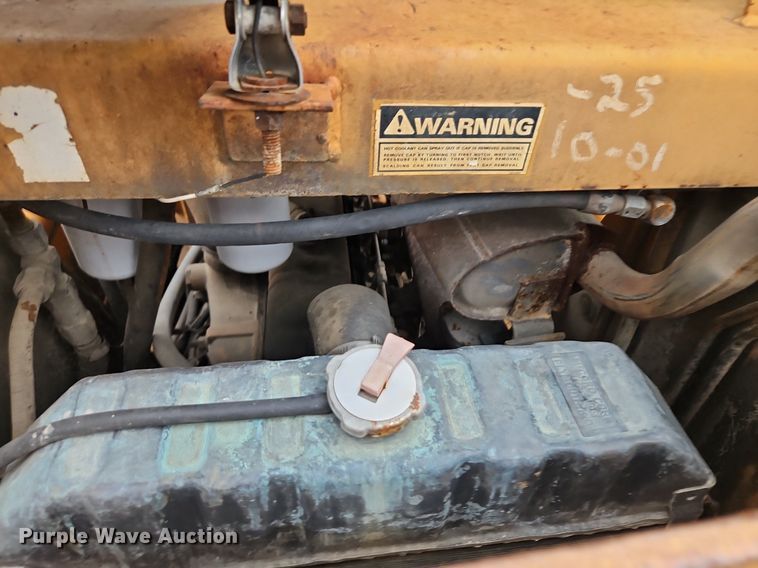 image for item EI8251 1983 Case 1845B skid steer loader