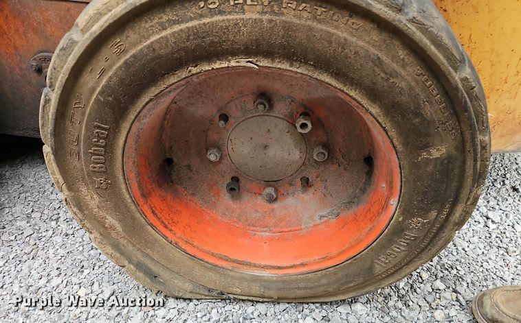 image for item EI8251 1983 Case 1845B skid steer loader