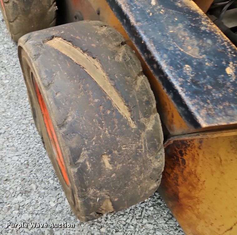 image for item EI8251 1983 Case 1845B skid steer loader