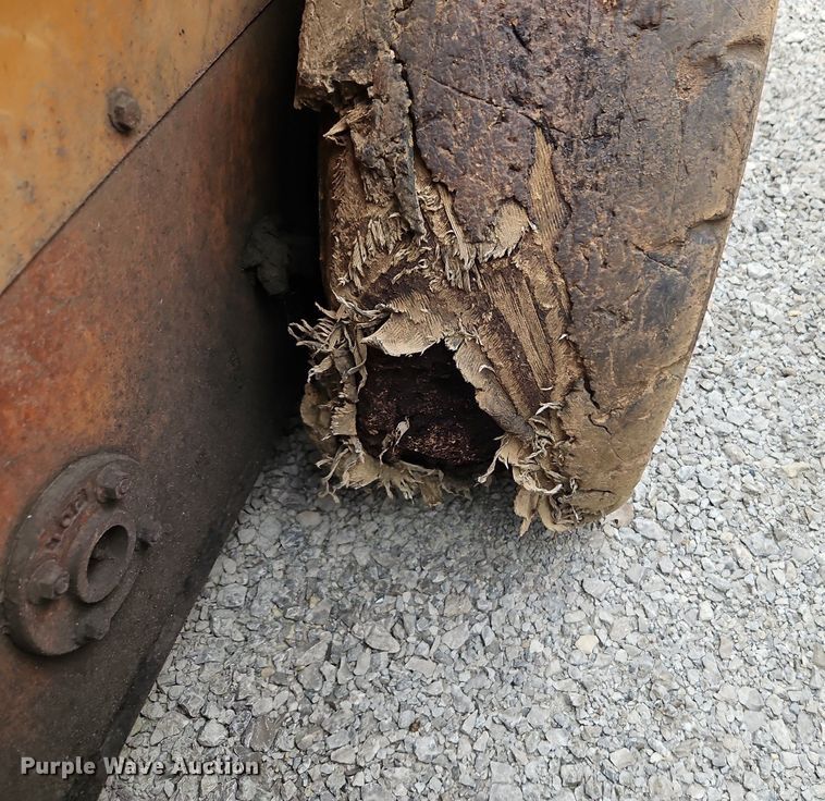 image for item EI8251 1983 Case 1845B skid steer loader