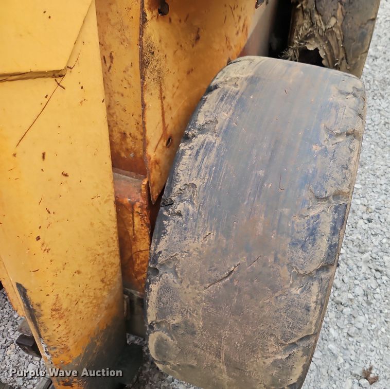 image for item EI8251 1983 Case 1845B skid steer loader